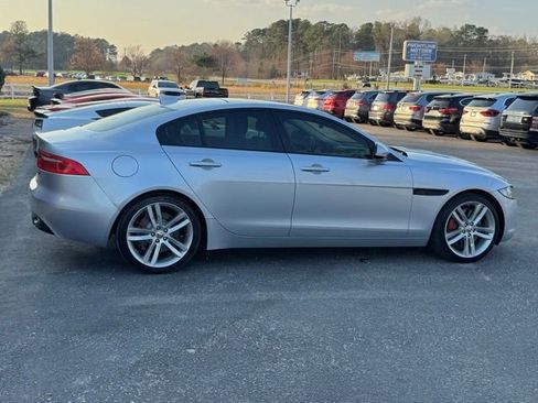 Used 2017 Jaguar XE Prestige image 7