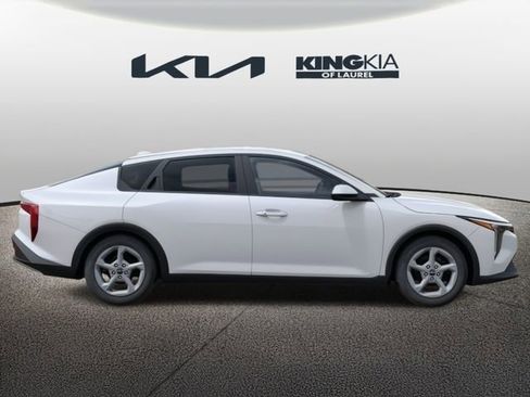 New 2025 Kia K4 LXS image 8
