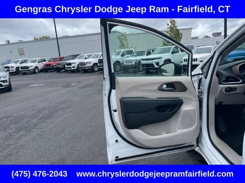 Certified 2024 Chrysler Voyager LX FWD image 43