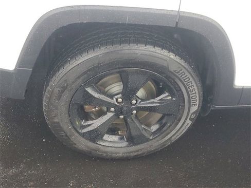 Used 2018 Jeep Cherokee High Altitude w/ Luxury Group image 5