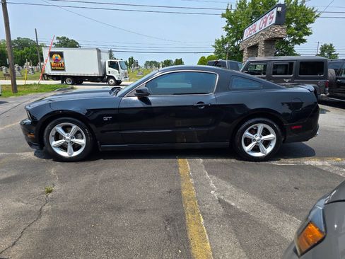 Used 2010 Ford Mustang GT RWD image 6