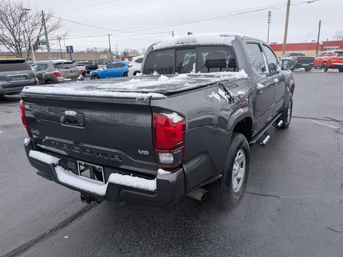 Used 2022 Toyota Tacoma SR image 9