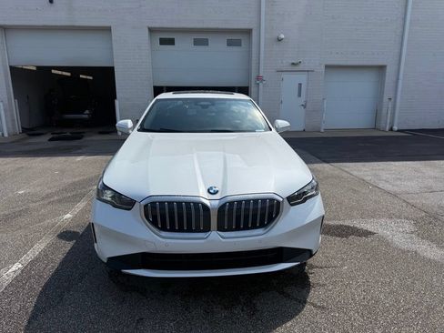 Used 2024 BMW 530i xDrive w/ Premium Package AWD/4WD image 5