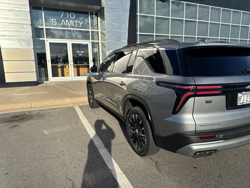 Used 2025 Chevrolet Traverse LT w/ Sun and Wheel Package FWD image 7