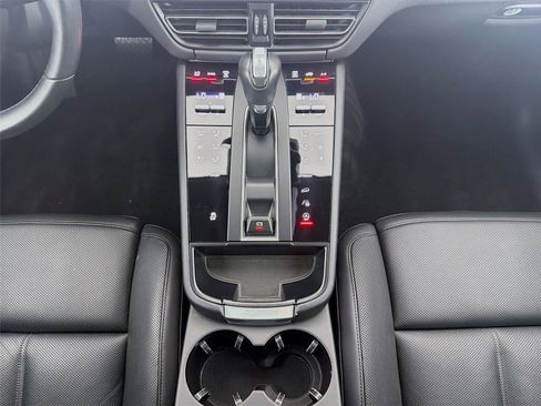 Certified 2023 Porsche Macan Turbo AWD/4WD image 19