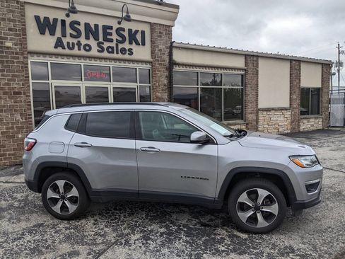 Used 2017 Jeep Compass Latitude w/ Popular Equipment Group AWD/4WD image 2