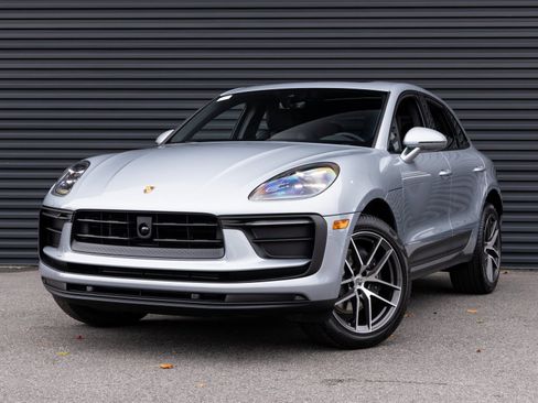 Certified 2026 Porsche Macan AWD/4WD image 1