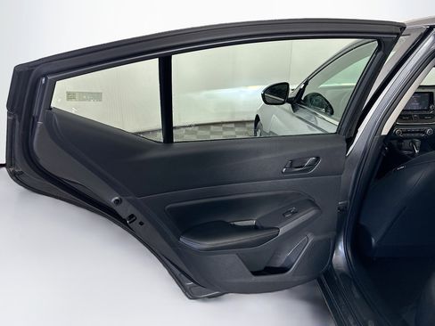 Used 2025 Nissan Altima 2.5 SV image 25