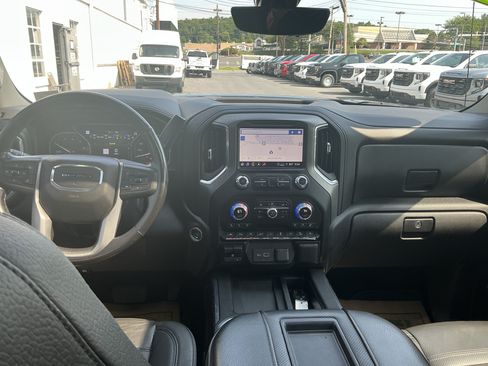 Used 2021 GMC Sierra 1500 Denali w/ Denali Ultimate Package AWD/4WD image 11