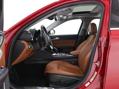 Used 2020 Alfa Romeo Giulia Ti w/ Active Blind Spot Package image 15