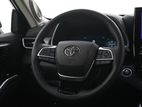Used 2025 Toyota Highlander Limited AWD/4WD image 14