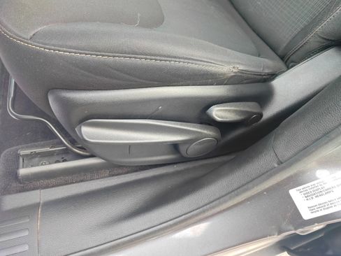 Used 2016 Jeep Cherokee Latitude w/ Cold Weather Group image 9