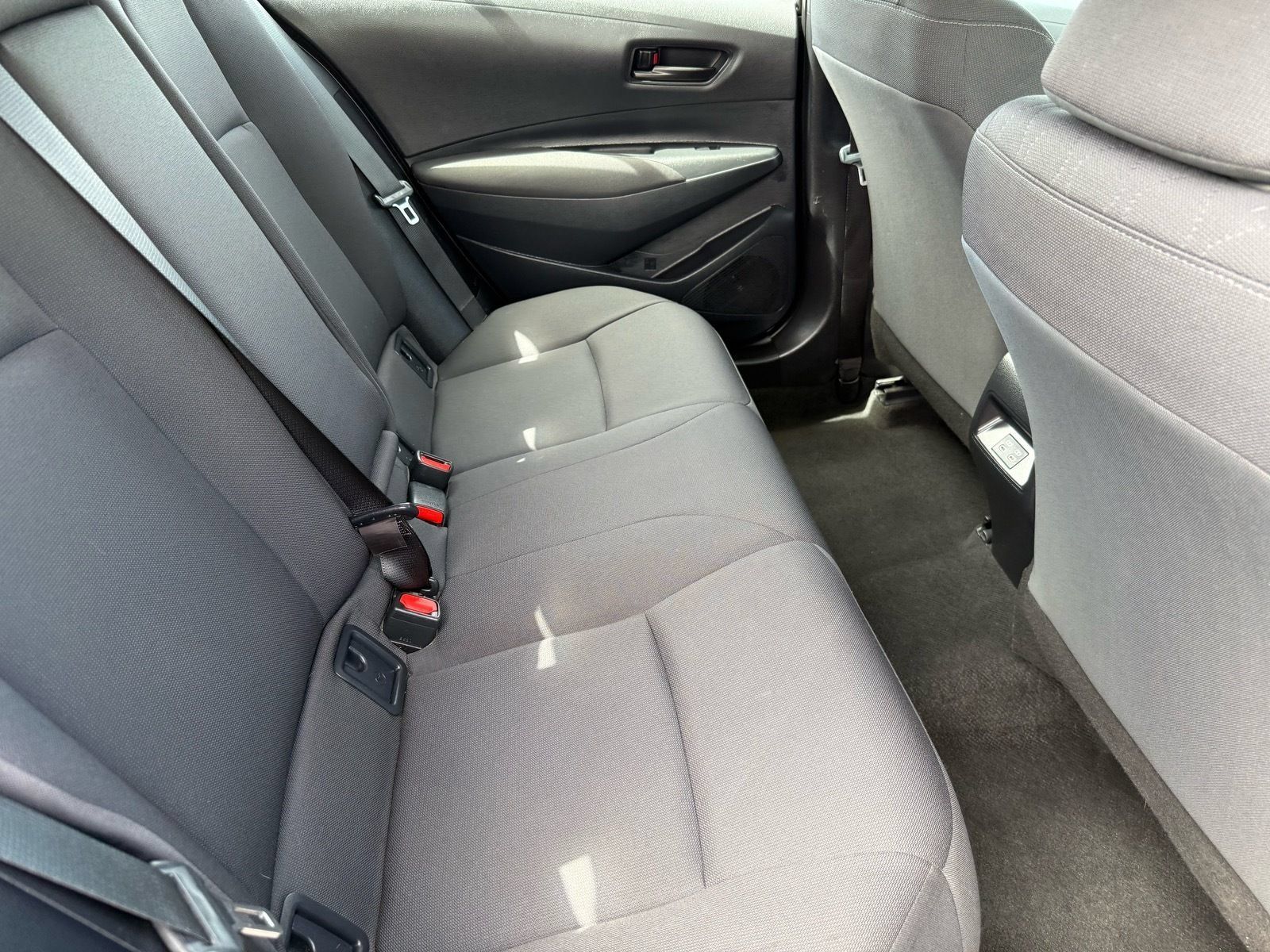 Used 2025 Toyota Corolla LE FWD image 28