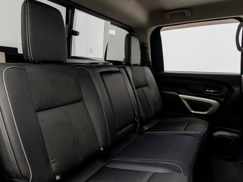 Used 2019 Nissan Titan PRO-4X image 32