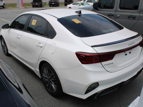 Used 2022 Kia Forte GT-Line w/ GT-Line Premium Package FWD image 4