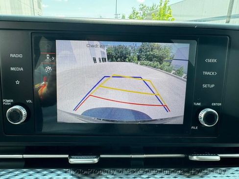Used 2024 Kia Carnival LX FWD image 20