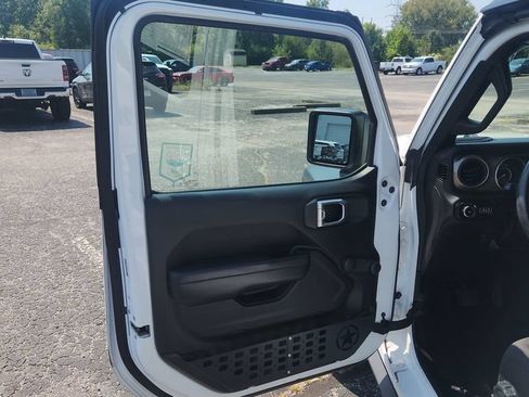 Used 2018 Jeep Wrangler Unlimited Sport AWD/4WD image 16