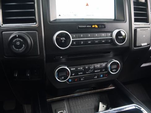 Used 2018 Ford Expedition Limited w/ Equipment Group 301A AWD/4WD image 11