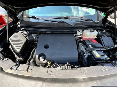 Used 2021 Chevrolet Traverse LT image 29