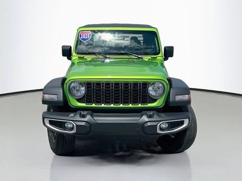 Used 2025 Jeep Gladiator Sport AWD/4WD image 3