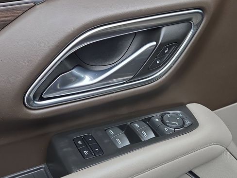 Used 2022 Chevrolet Tahoe LT w/ Luxury Package image 14