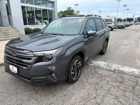 Used 2026 Subaru Forester Premium AWD/4WD image 3
