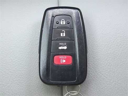 Used 2020 Toyota Camry SE image 26