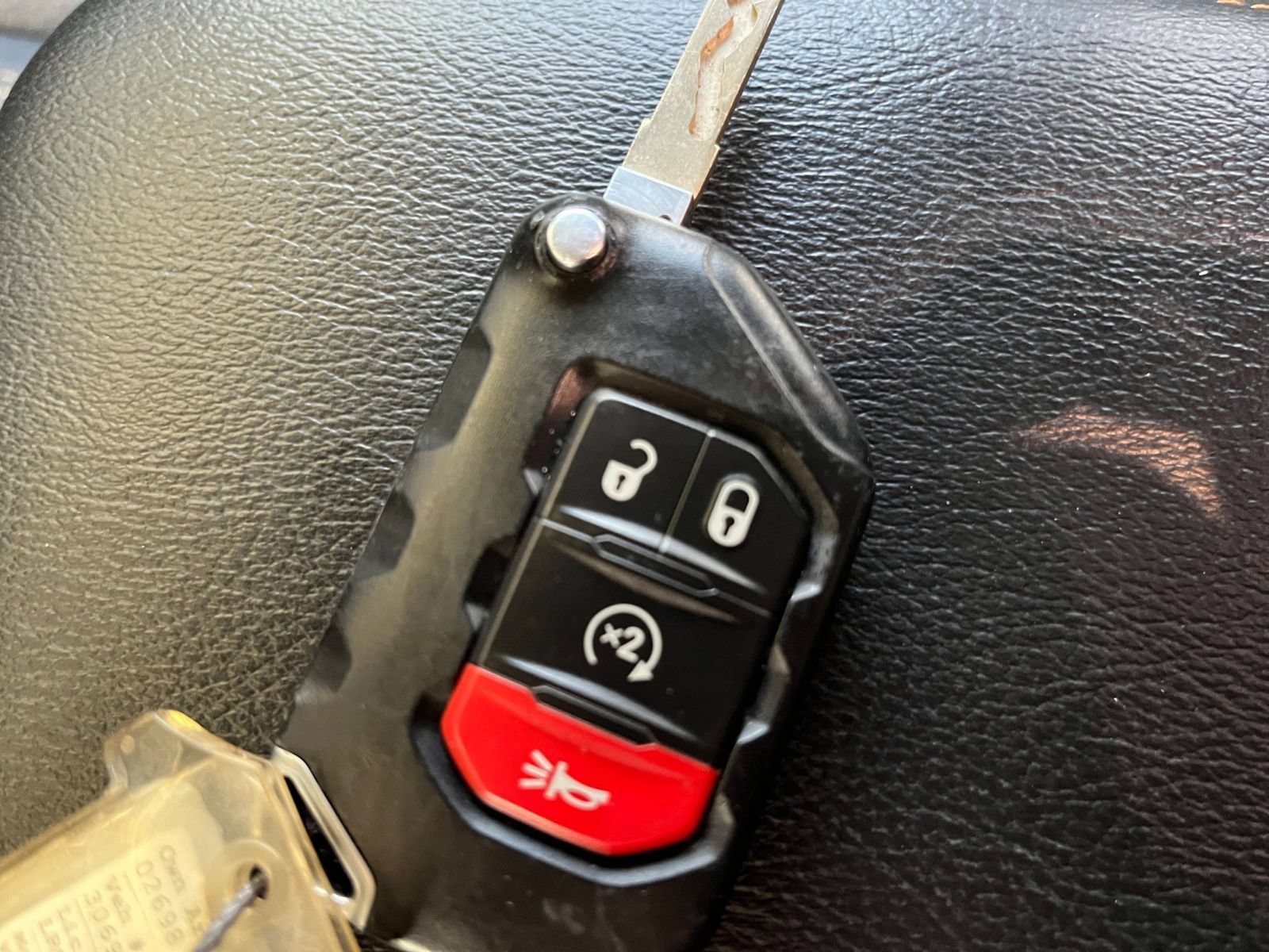 Used 2025 Jeep Wrangler Unlimited Sahara AWD/4WD image 20