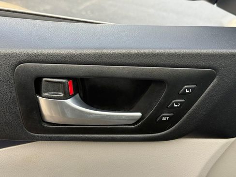 Used 2016 Toyota Highlander Limited AWD/4WD image 19