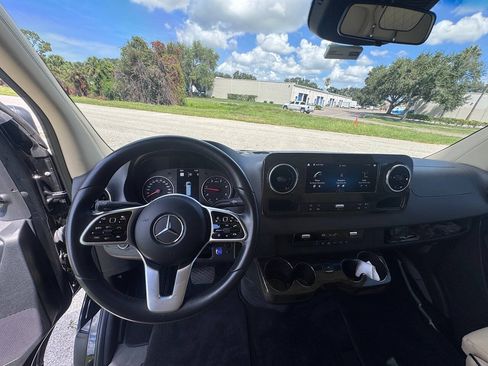 Used 2023 Mercedes-Benz Sprinter 3500 image 35