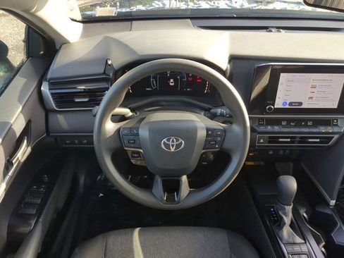 Used 2025 Toyota Camry LE image 15