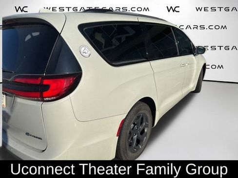 Used 2021 Chrysler Pacifica Touring w/ Uconnect Theater Family Group image 5