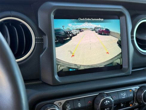 Used 2022 Jeep Wrangler Unlimited Sahara w/ Cold Weather Group image 24