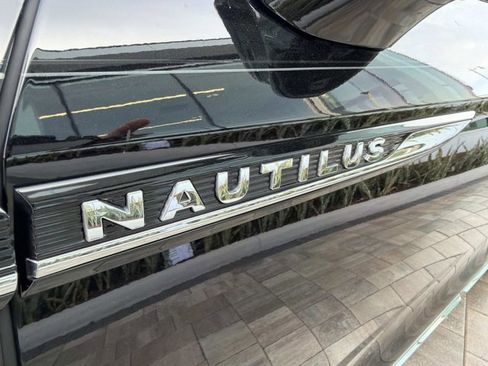 Certified 2023 Lincoln Nautilus Reserve w/ Equipment Group 201A FWD image 9