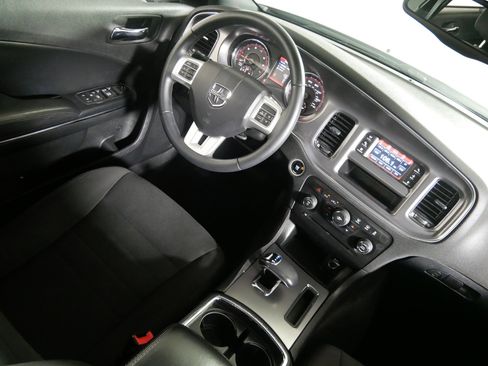 Used 2014 Dodge Charger SE AWD/4WD image 9