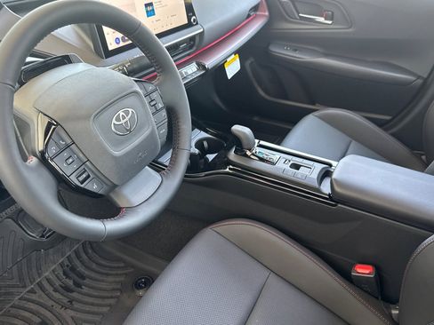 Certified 2025 Toyota Prius Plug-In Hybrid image 11