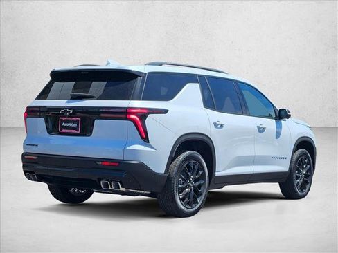 New 2026 Chevrolet Traverse LT w/ Midnight/Sport Edition FWD image 2