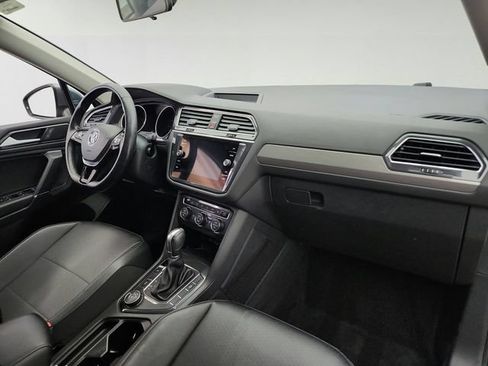 Used 2018 Volkswagen Tiguan SEL AWD/4WD image 25