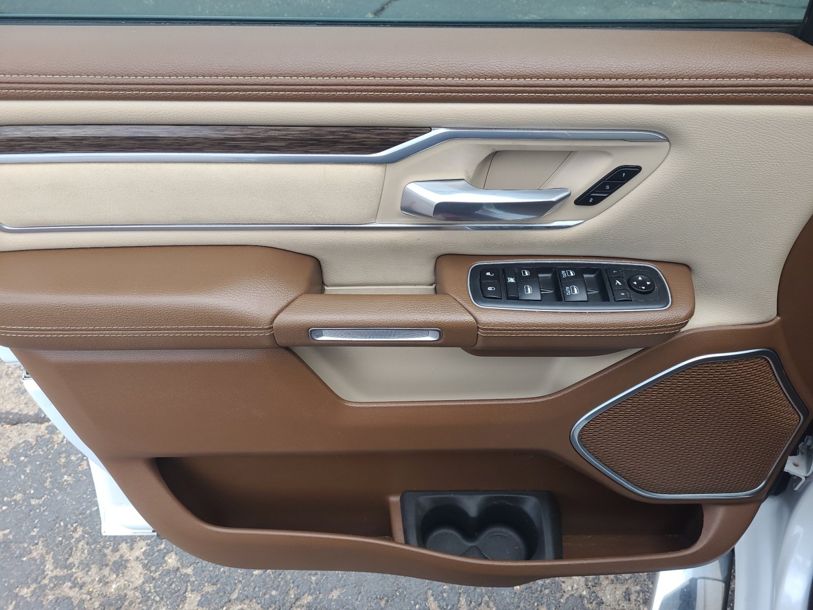 Used 2020 RAM 1500 Laramie AWD/4WD image 14