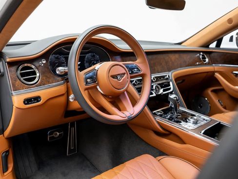 Used 2023 Bentley Flying Spur W12 image 2