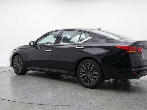 Used 2025 Nissan Altima 2.5 SV FWD image 6