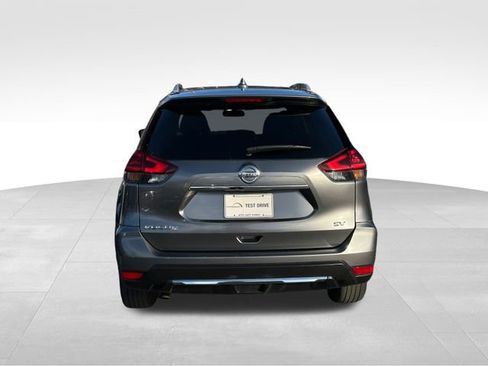 Used 2018 Nissan Rogue SV image 4