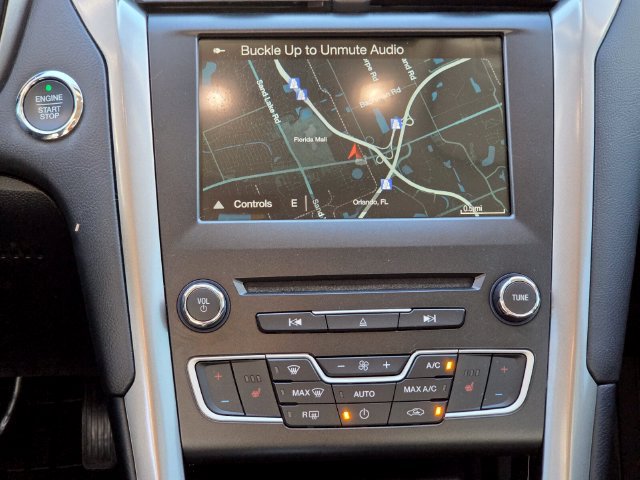 Used 2018 Ford Fusion SE w/ Fusion SE Technology Package FWD image 11