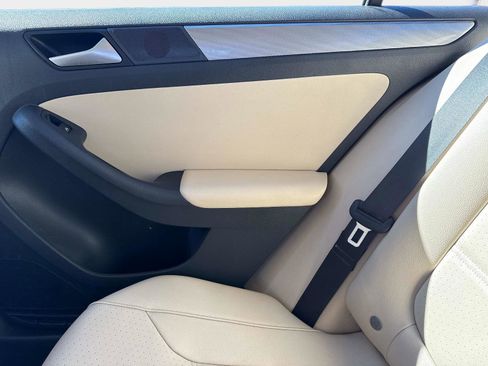 Used 2017 Volkswagen Jetta SE image 15