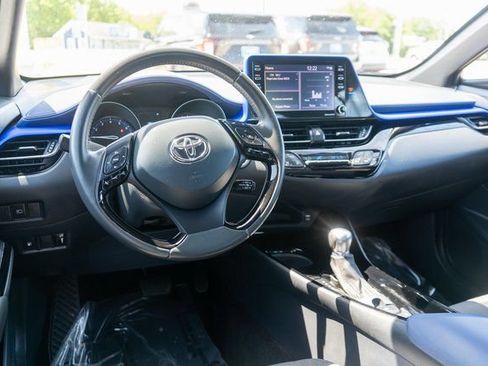 Used 2022 Toyota C-HR XLE FWD image 12