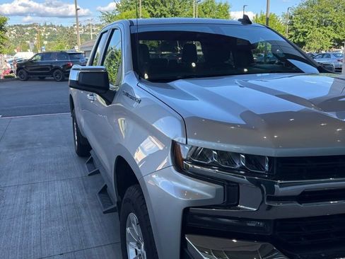 Used 2021 Chevrolet Silverado 1500 LT w/ Bed Protection Package AWD/4WD image 2