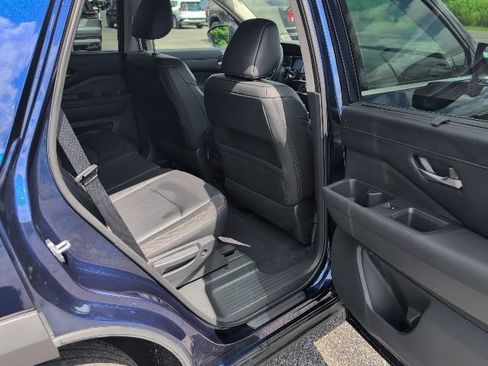 Used 2024 Nissan Pathfinder SL AWD/4WD image 30