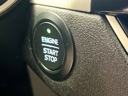 Used 2020 Ford Escape SE image 24