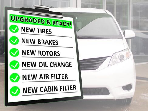 Used 2017 Toyota Sienna LE image 2