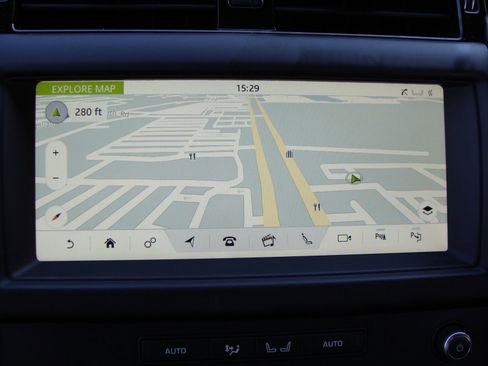 Used 2020 Land Rover Discovery Landmark image 15